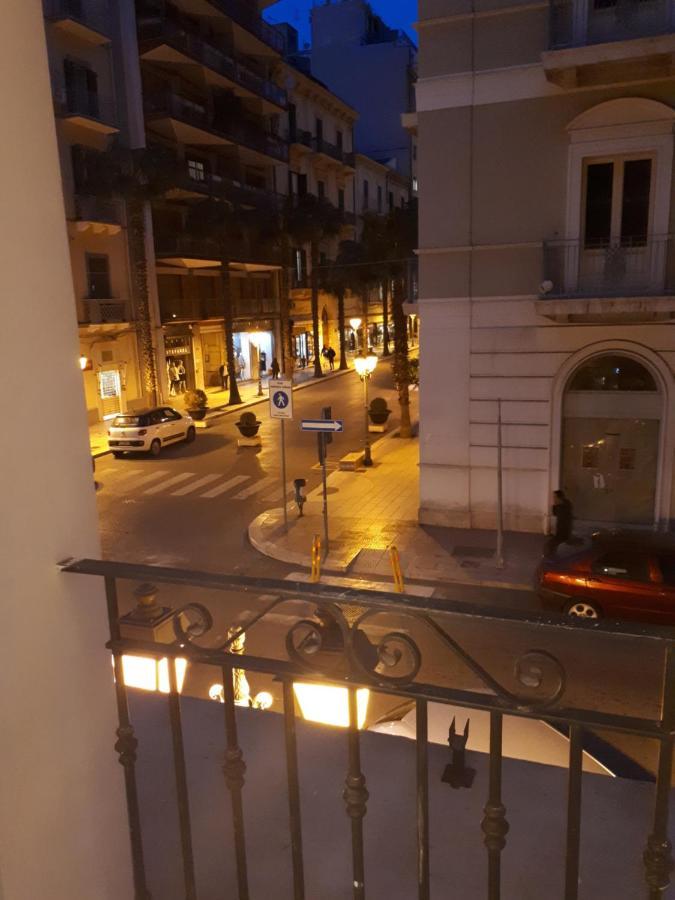 Palazzo Berardi Bed & Breakfast Таранто Екстериор снимка