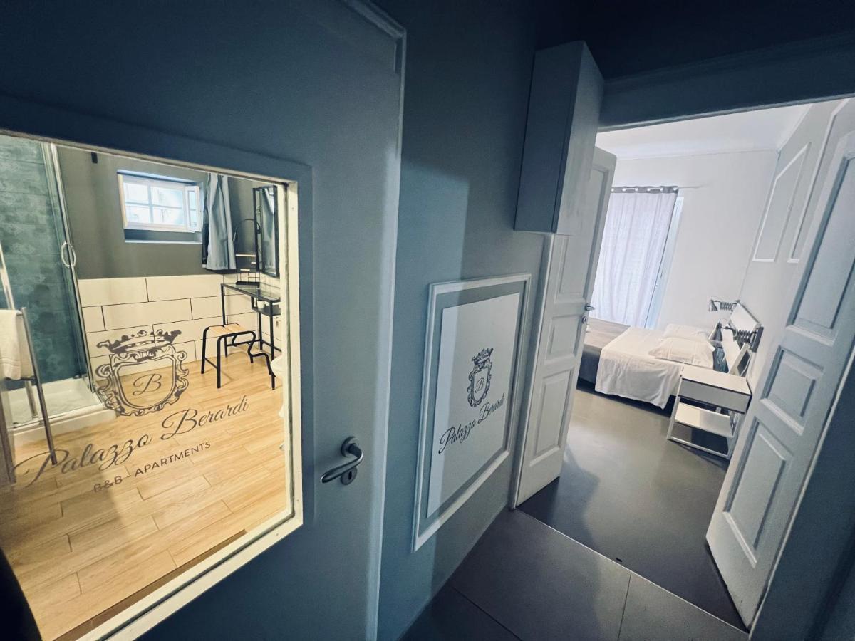 Palazzo Berardi Bed & Breakfast Таранто Екстериор снимка