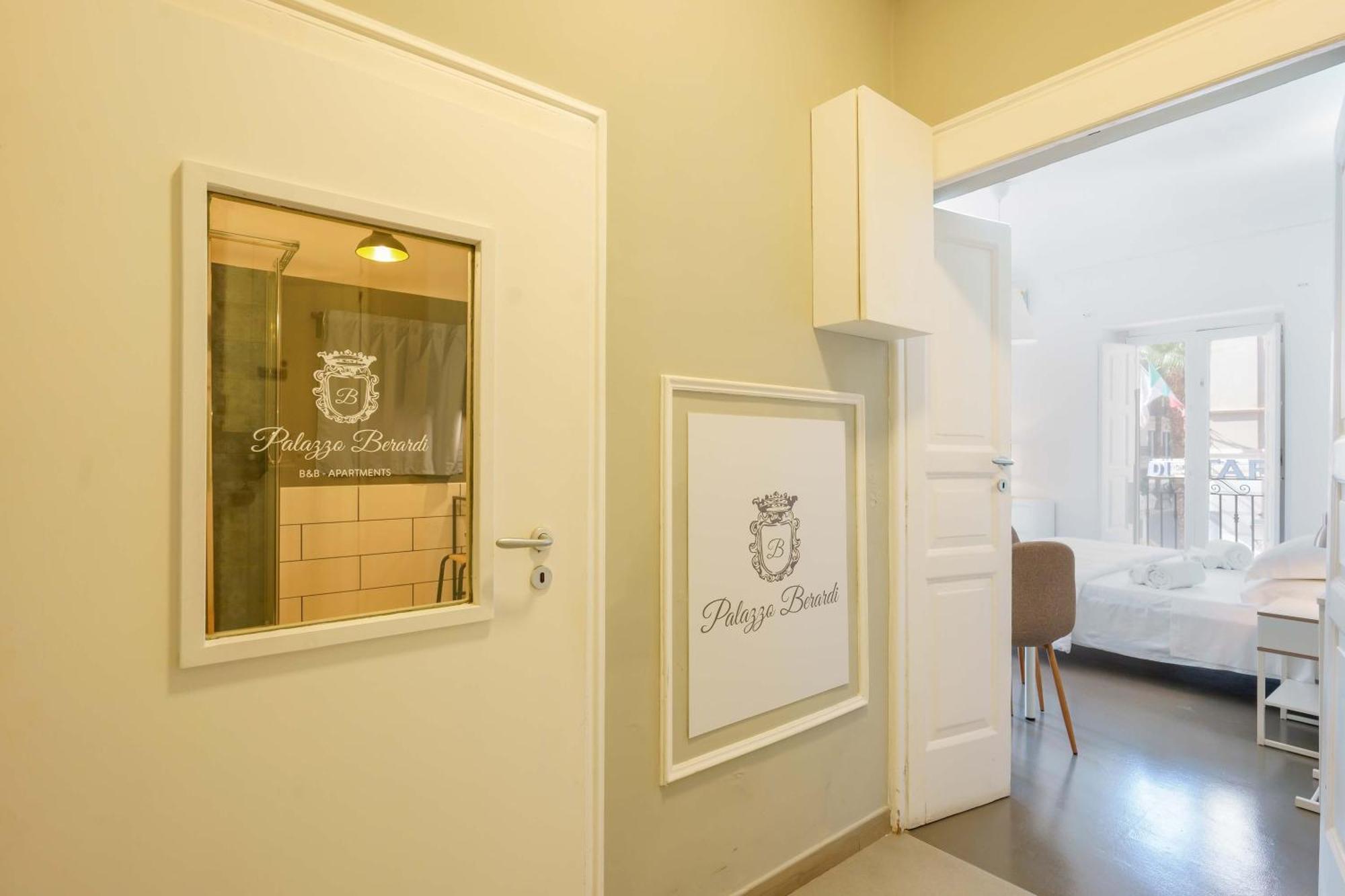 Palazzo Berardi Bed & Breakfast Таранто Екстериор снимка