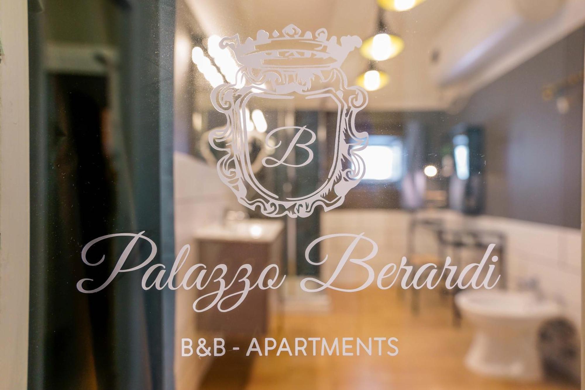 Palazzo Berardi Bed & Breakfast Таранто Екстериор снимка