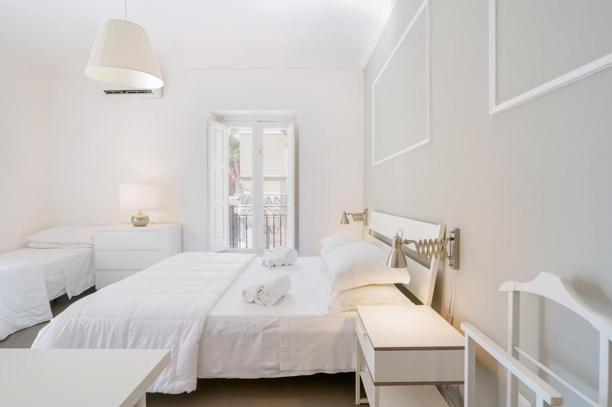 Palazzo Berardi Bed & Breakfast Таранто Екстериор снимка