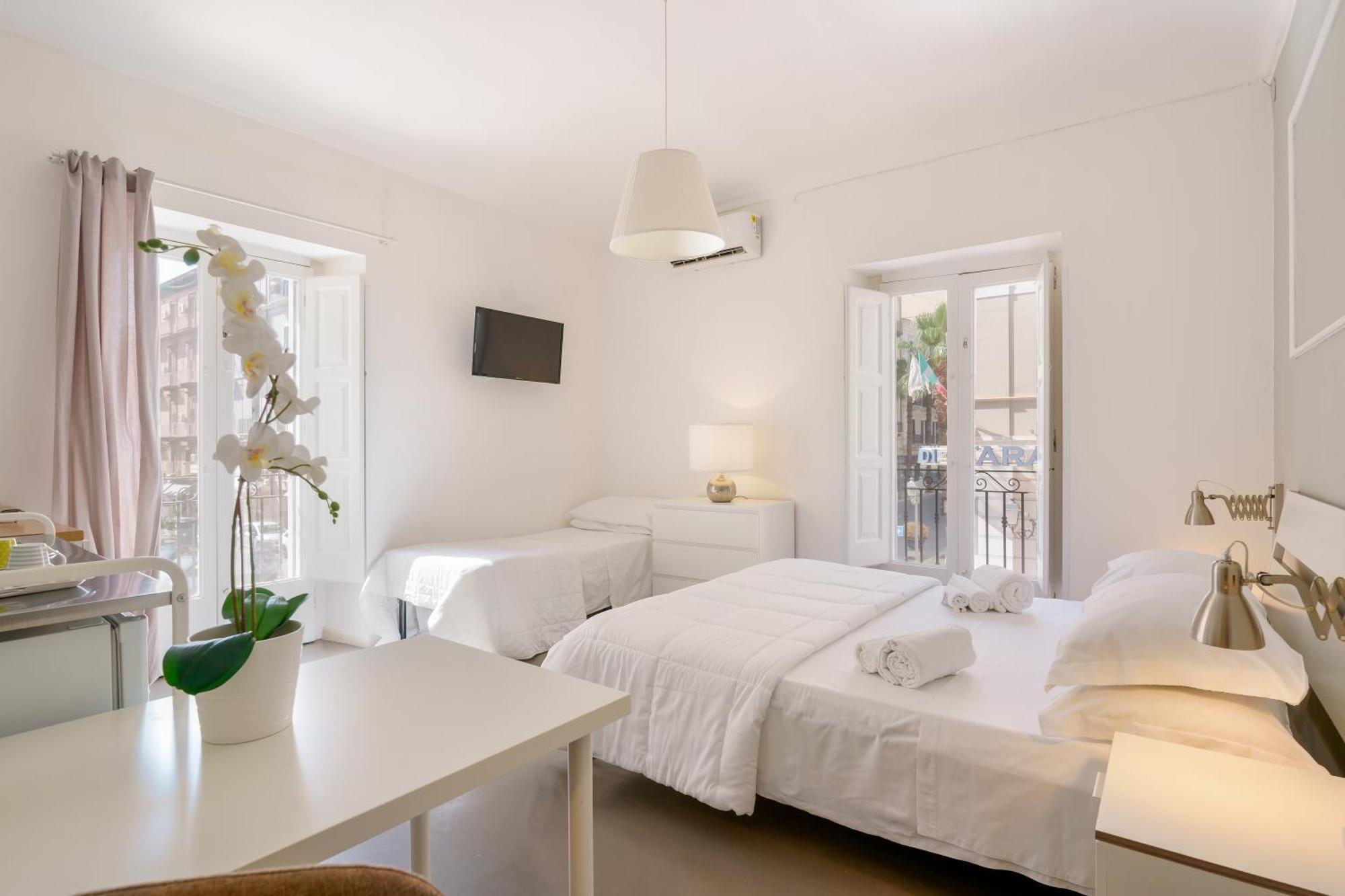 Palazzo Berardi Bed & Breakfast Таранто Екстериор снимка